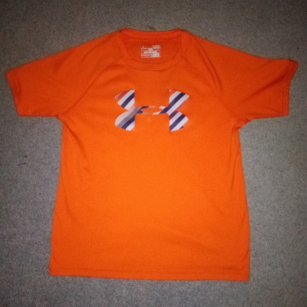 Boys under armour shirt size youth large